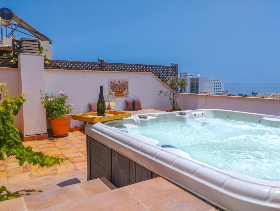 内尔哈Penthouse With Jacuzzi And Spectacular Sea Views公寓 外观 照片
