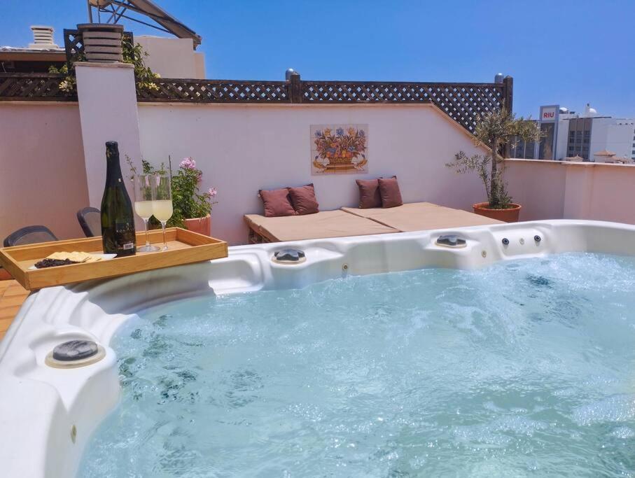 内尔哈Penthouse With Jacuzzi And Spectacular Sea Views公寓 外观 照片